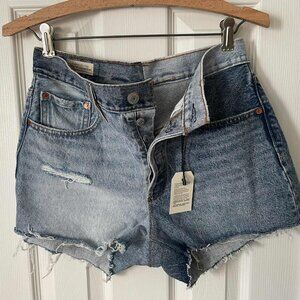 Women's NWT Levi's 501 Jean shorts